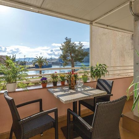 Awesome Apartment In Ploce With Kitchen Exterior foto
