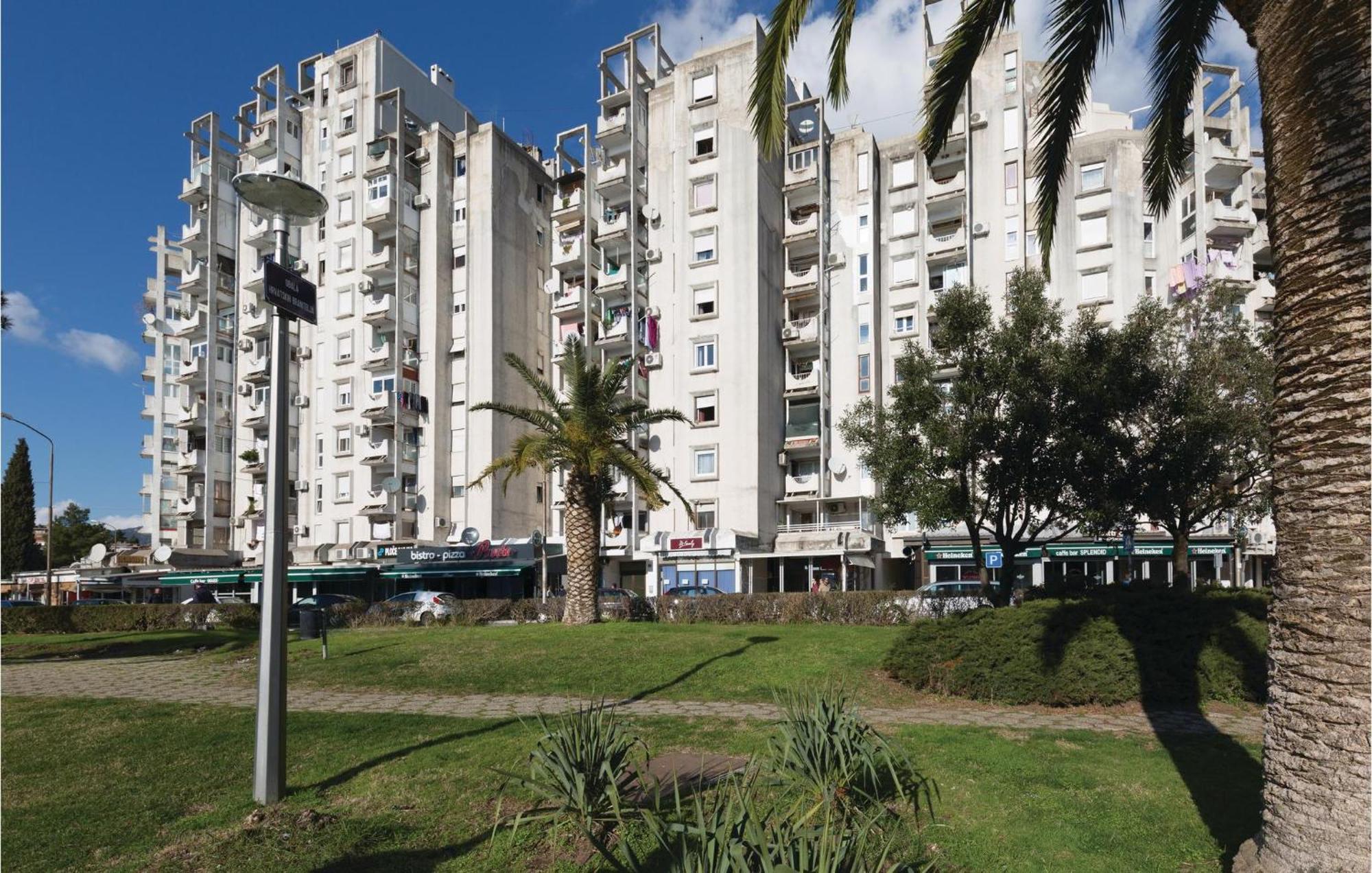 Awesome Apartment In Ploce With Kitchen Exterior foto
